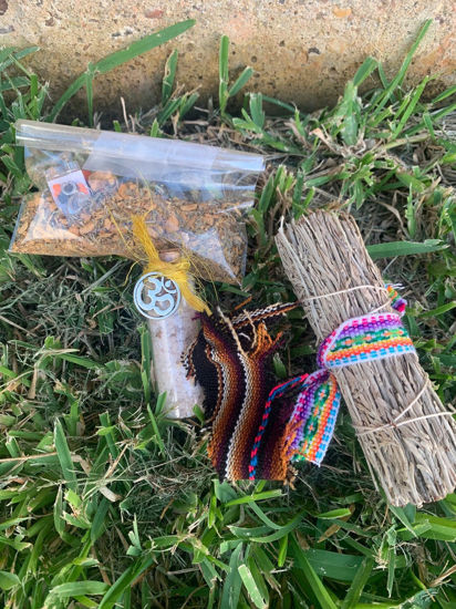 Picture of Cinnamon Salt Blue Sage Inciense Palo santo Healing Kit.