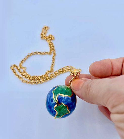 Picture of Gold Plated Ceramic Sphere Pendant Necklace