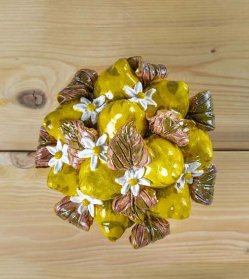 Picture of Centerpiece with lemons, flowers and leaves