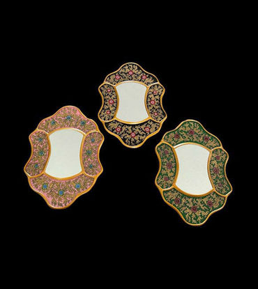 Picture of Colonial Mirror.