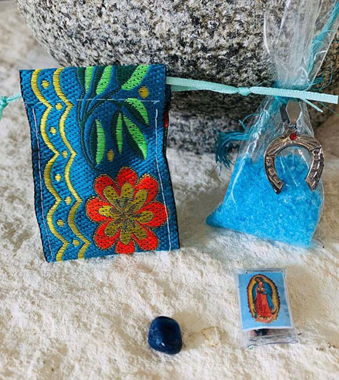Picture of Healing and Cleanser Blue Salt Kit. Free Shipping to USA if you buy 35 UP.