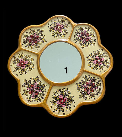 Flower-shaped mirror with a gold frame, showcasing intricate hand-carved details in a vintage Cuzco style, 8 inches wide.