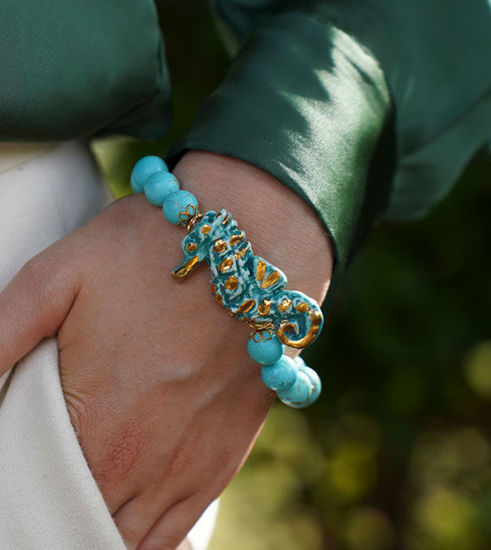 Picture of Bracelet with seahorse and turquoise Howlite stone beads