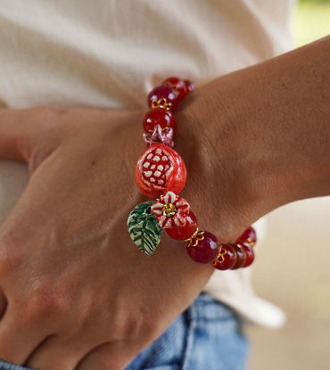 Picture of Bracelet with pomegranate and pearls of Agate and Cornelian stones